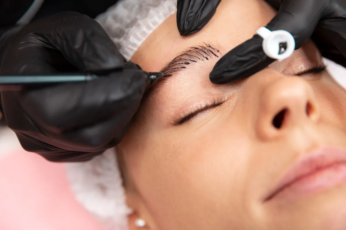 Rimozione del trucco permanente: L’efficacia del laser a Picosecondi