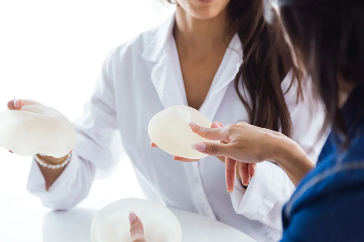 Protesi al Seno di Ultima Generazione: Come Scegliere l’Impianto Giusto per Te